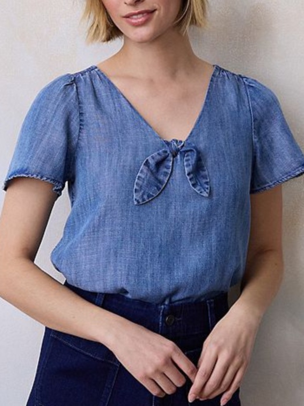 Lauren Conrad Woven vneck tie front chambray top XXL